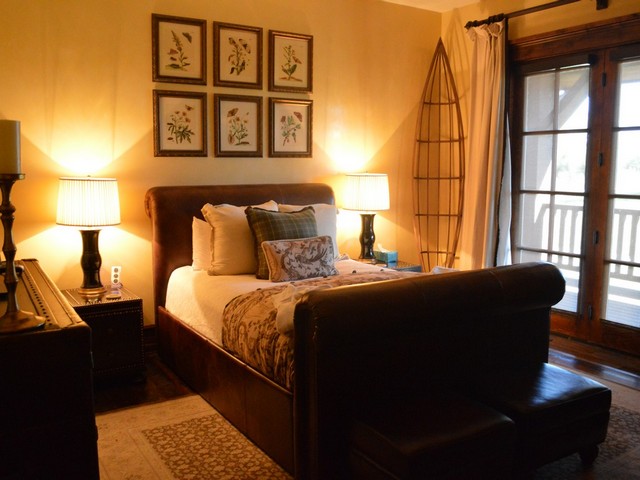 Canoe lodge room